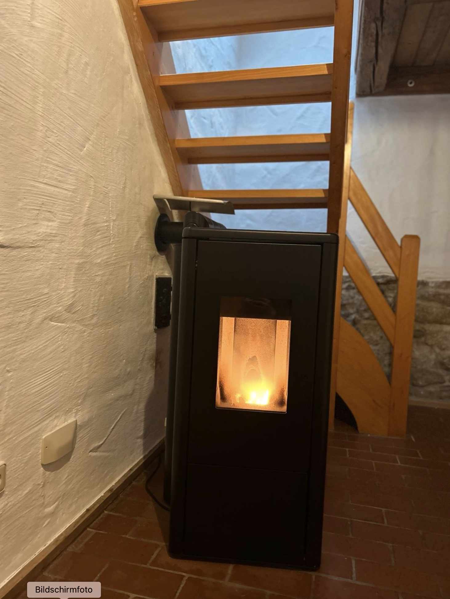 Pelletofen im Flur